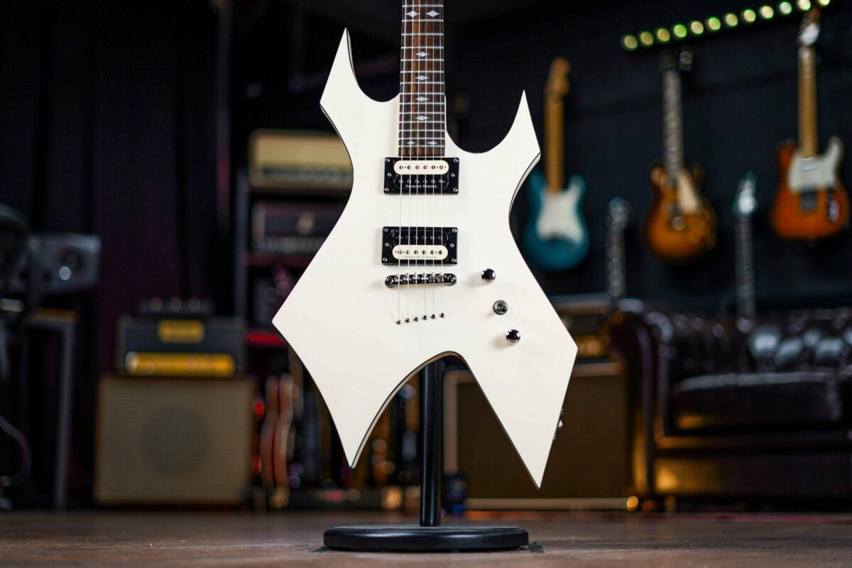 BC Rich Revenge Warlock in White