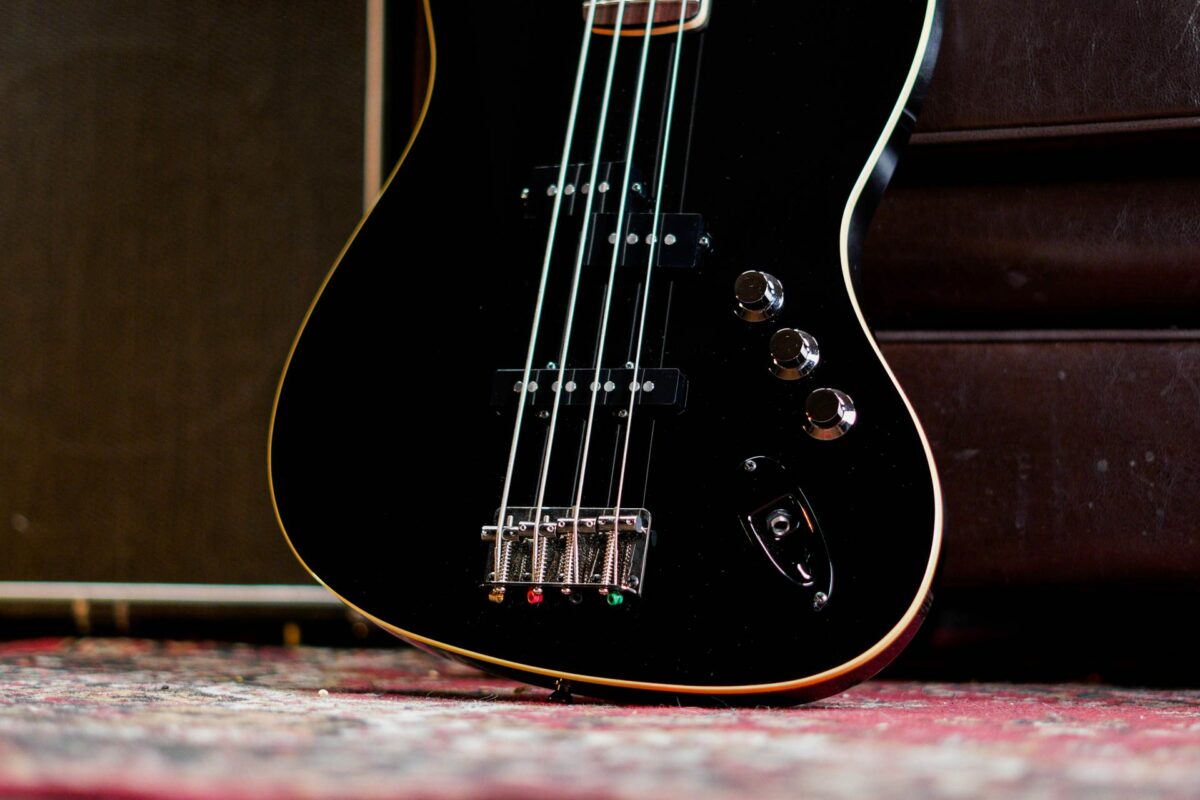 Fender Aerodyne Jazz Bass in Black - Image 4