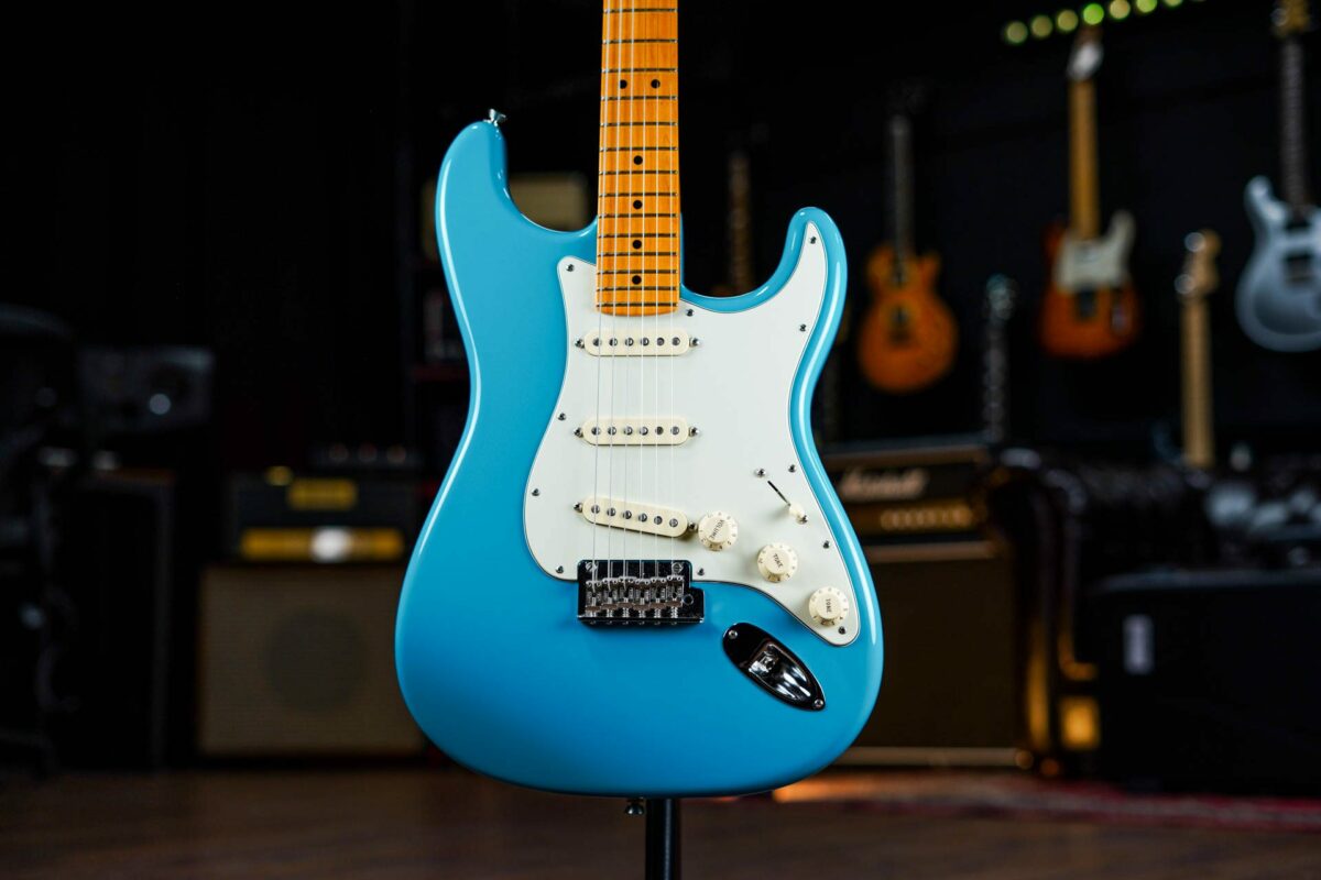 Fender American Professional ii Stratocaster in Miami Blue