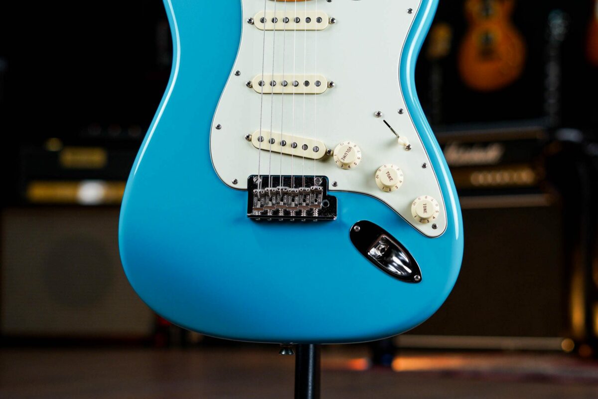 Fender American Professional ii Stratocaster in Miami Blue - Image 3