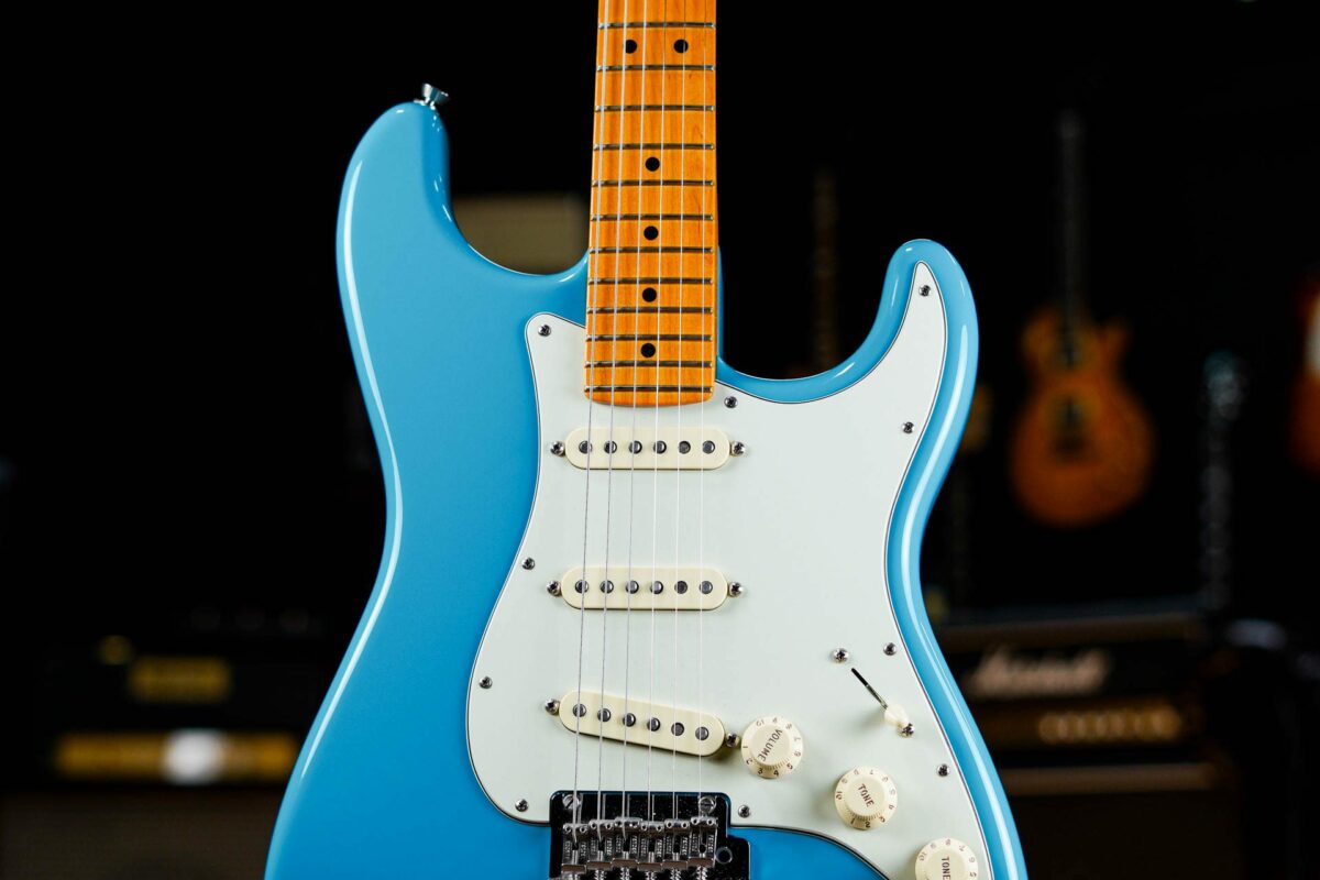 Fender American Professional ii Stratocaster in Miami Blue - Image 4