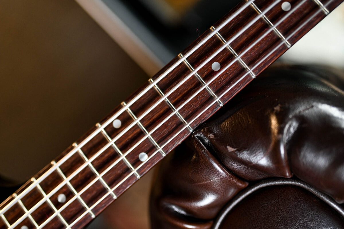 Gibson Thunderbird Bass in Tobacco Burst - Image 6