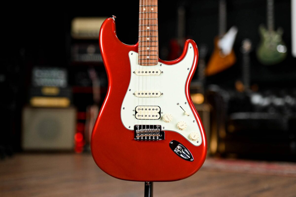 Fender HSS Deluxe Stratocaster in Candy Apple Red