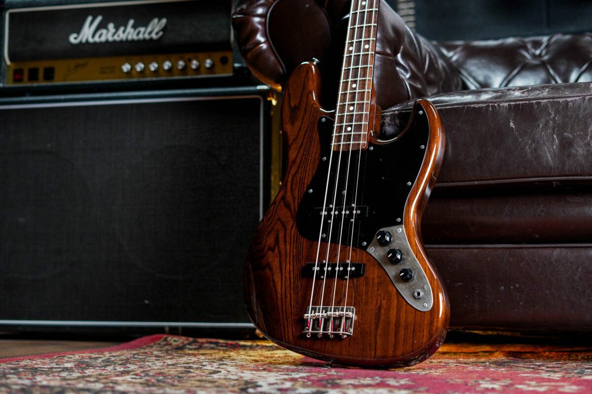 Fender JB-62-WAL Jazz Bass in Walnut