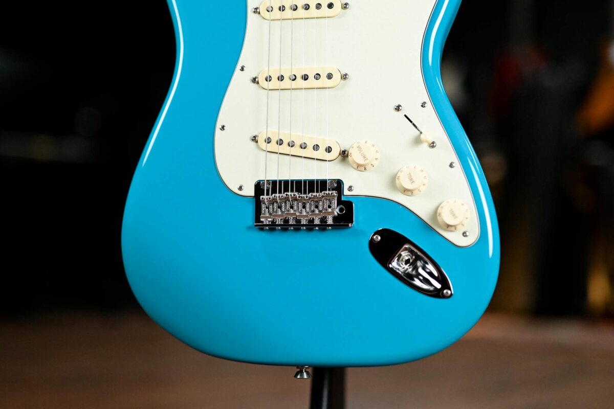 Fender American Professional ii Stratocaster in Miami Blue - Image 3