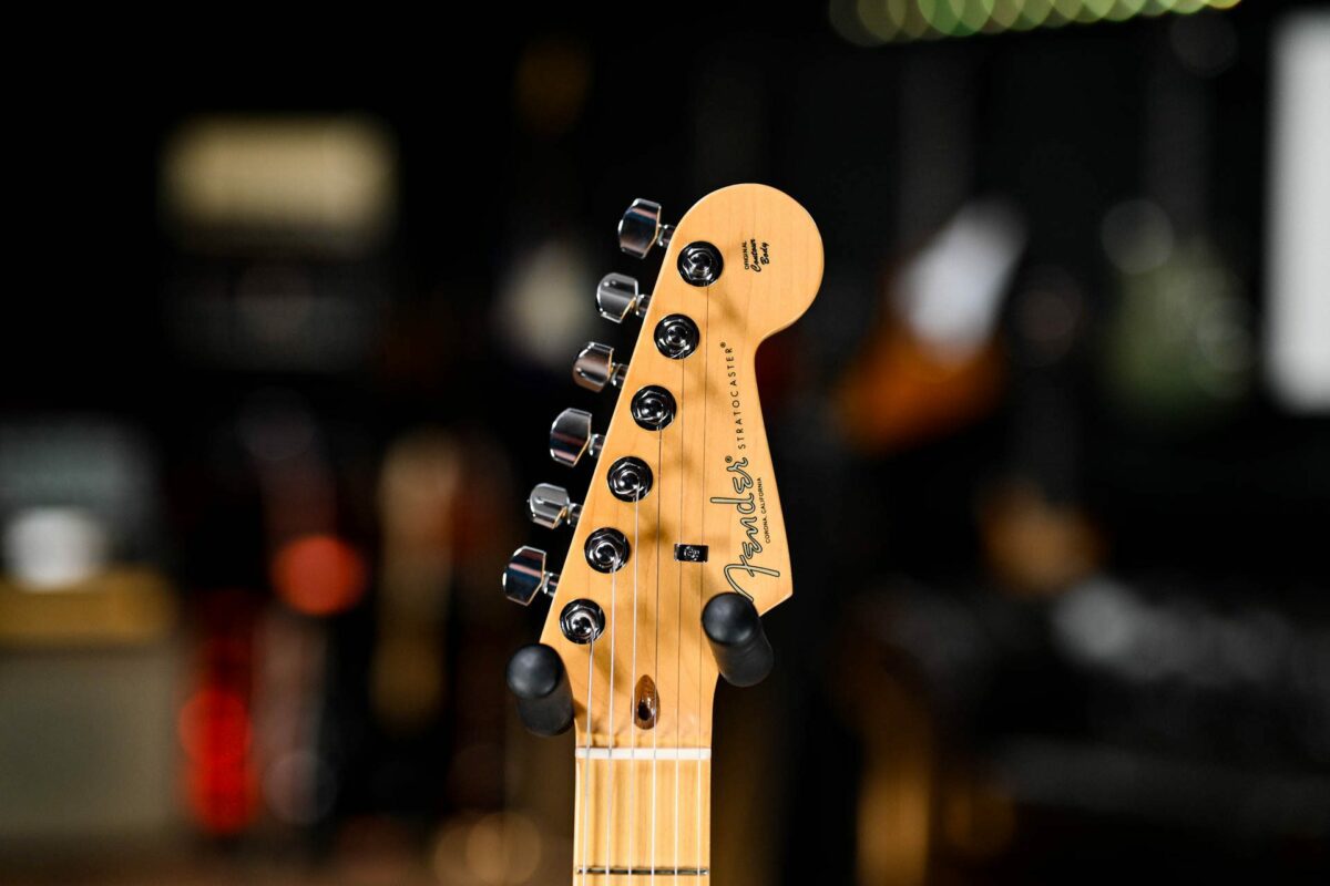 Fender American Professional ii Stratocaster in Miami Blue - Image 6