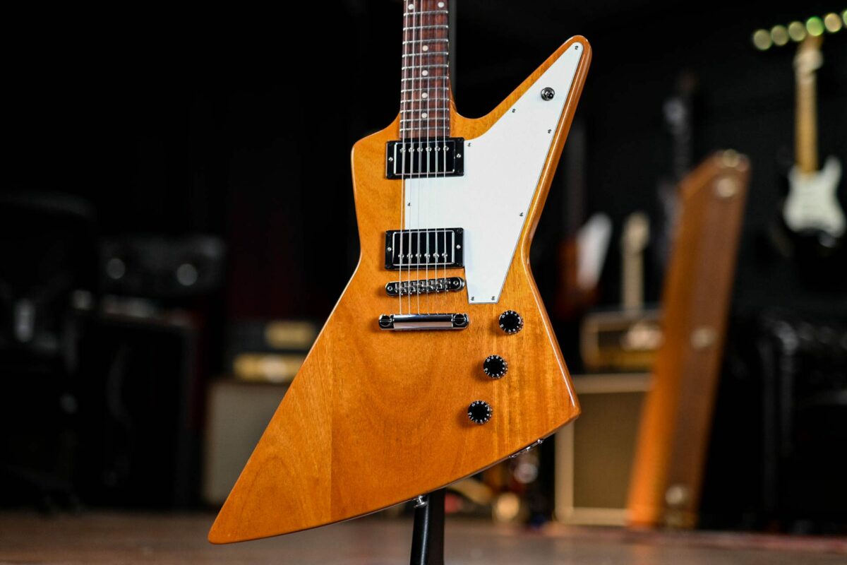 Gibson Explorer in natural