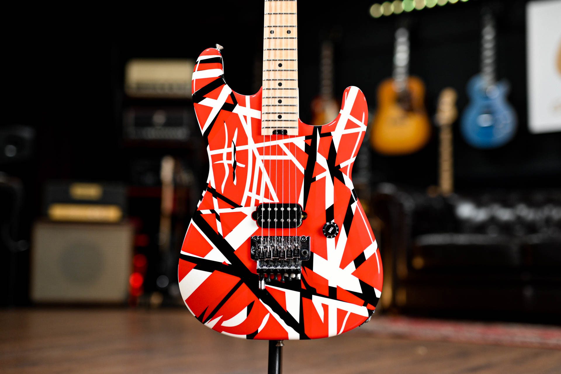 Red　Stripes　Series　in　with　Black　Striped　Gear　Giveaway　EVH　Guitar