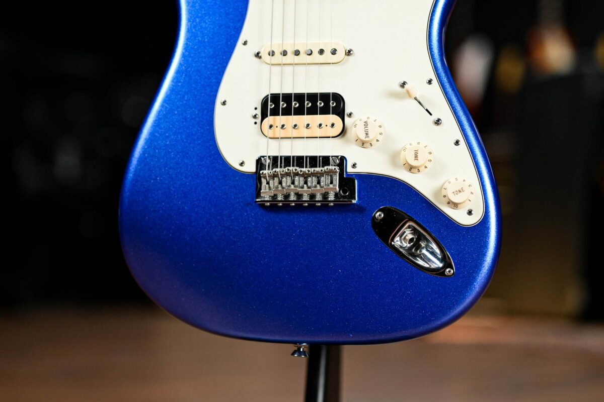 Fender American Standard HSS Stratocaster in Metallic Blue - Image 3