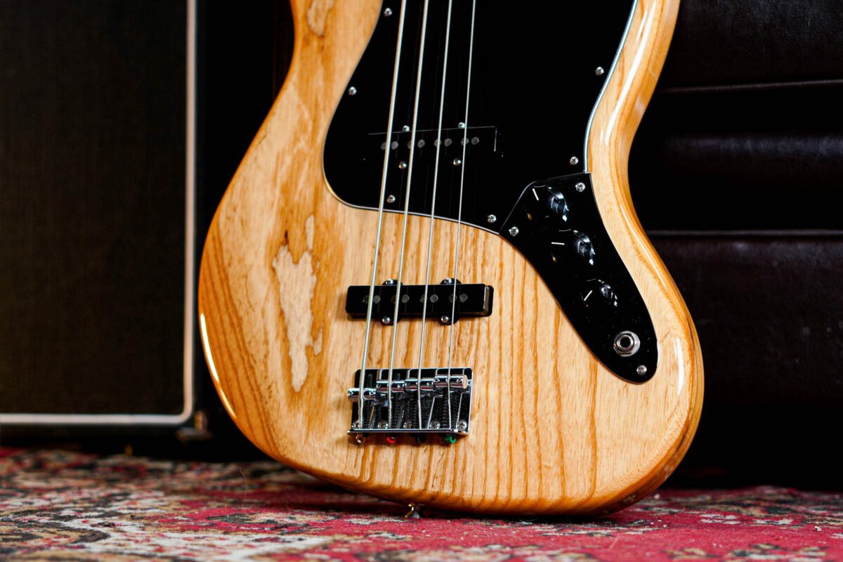 Fender FSR 70s Jazz Bass in Natural - Image 3