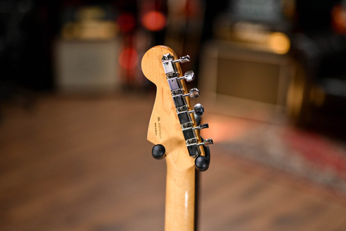 Fender Vintera 60's Stratocaster in Ice Blue Metallic - Image 7