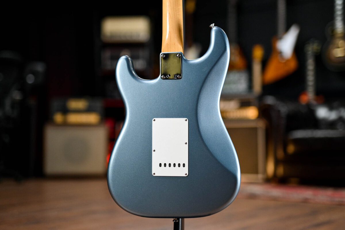 Fender Vintera 60's Stratocaster in Ice Blue Metallic - Image 8