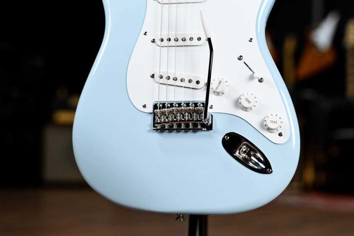 Fender Vintera 50's Stratocaster in Daphne Blue - Image 4