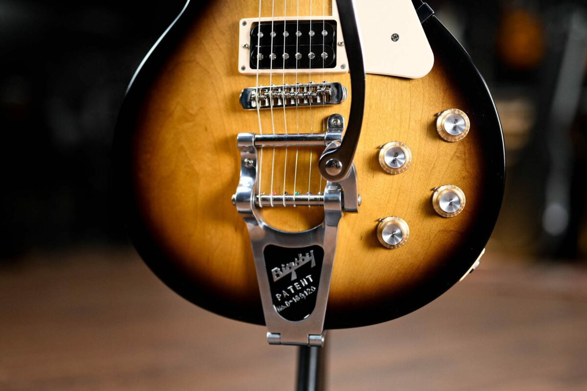 Gibson Les Paul 50s Tribute with Bigsby in Tobacco Burst - Image 4