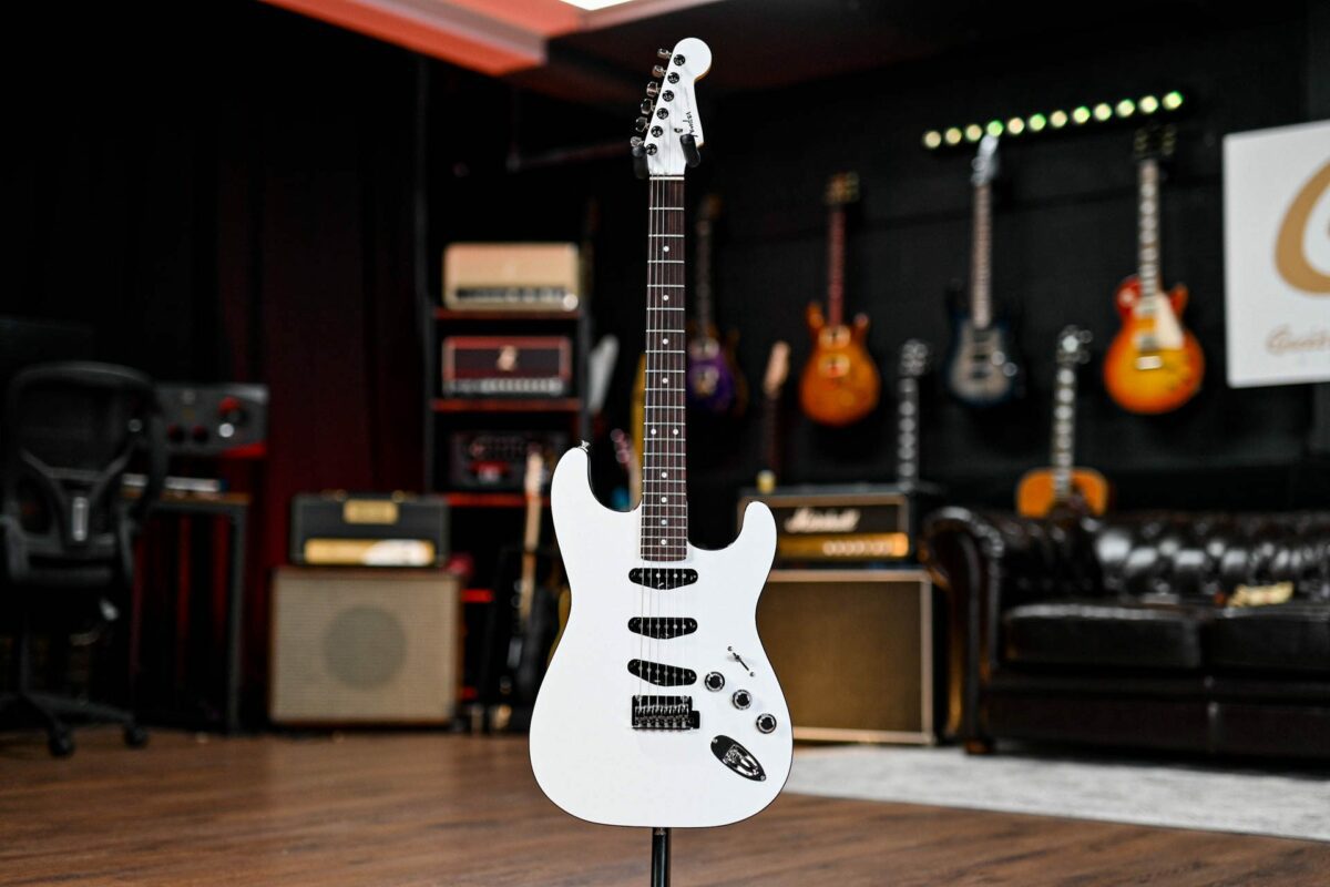 Fender Aerodyne Special Stratocaster in Bright White - Image 2