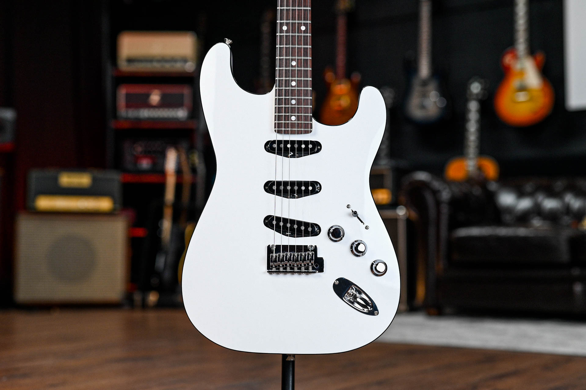 Fender Aerodyne Special Stratocaster in Bright White