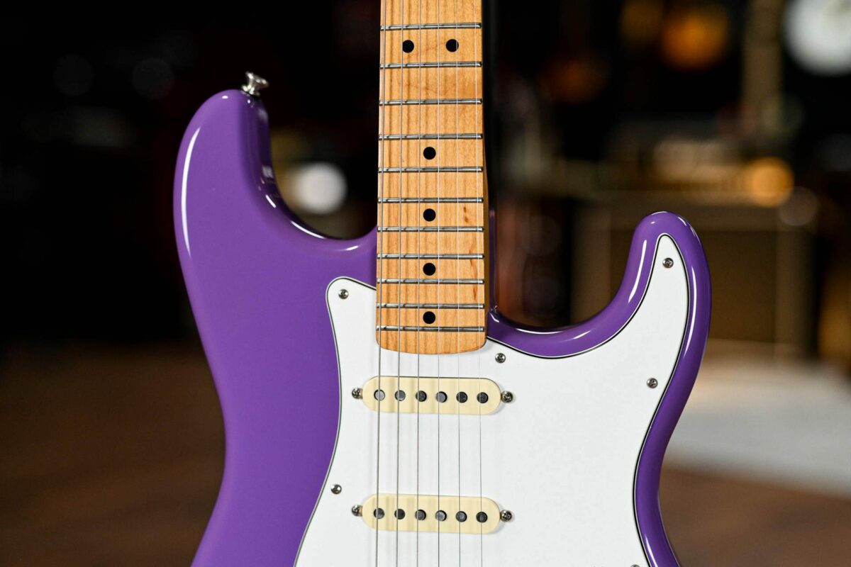 Fender Jimi Hendrix Strat in Ultra Violet - Image 4