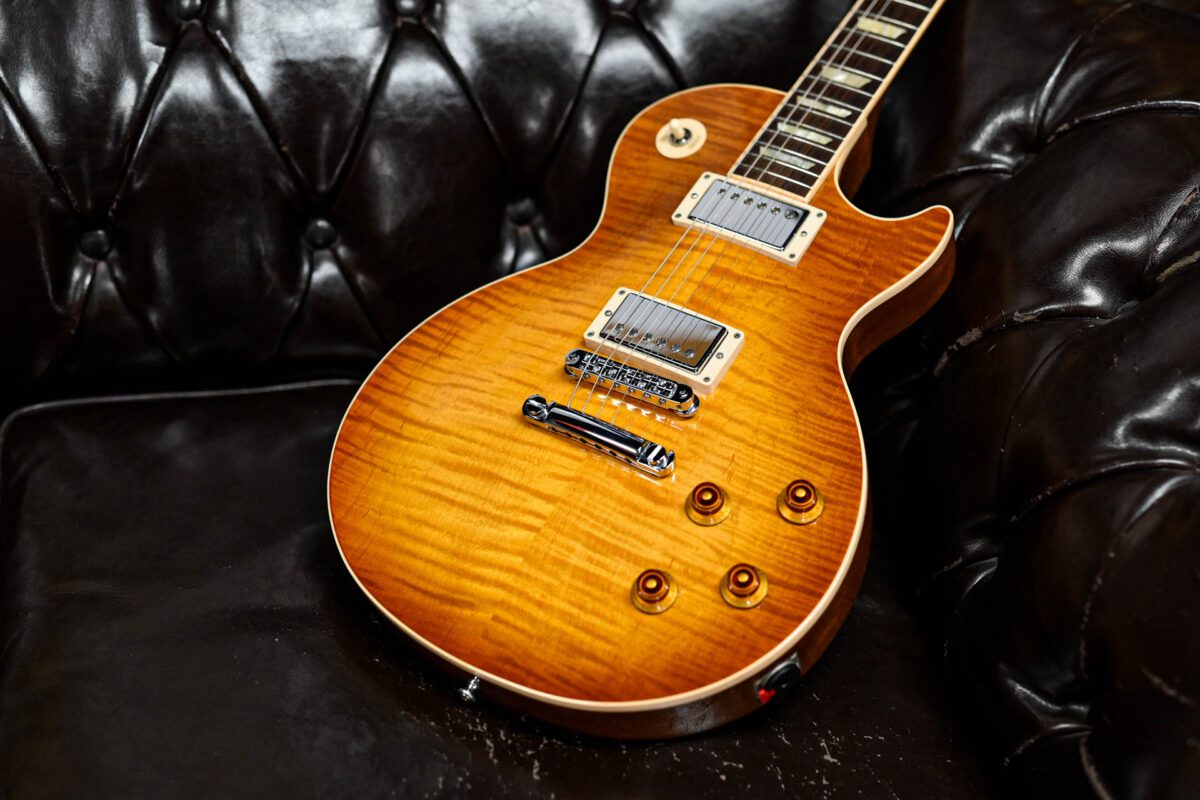 Gibson Les Paul Standard in Honeyburst - Image 2