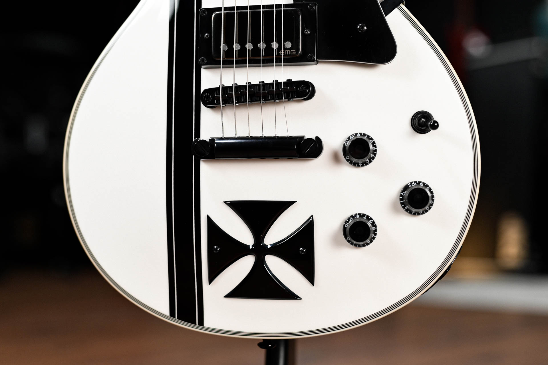 Esp Ltd Iron Cross James Hetfield In Snow White Guitar Gear Giveaway