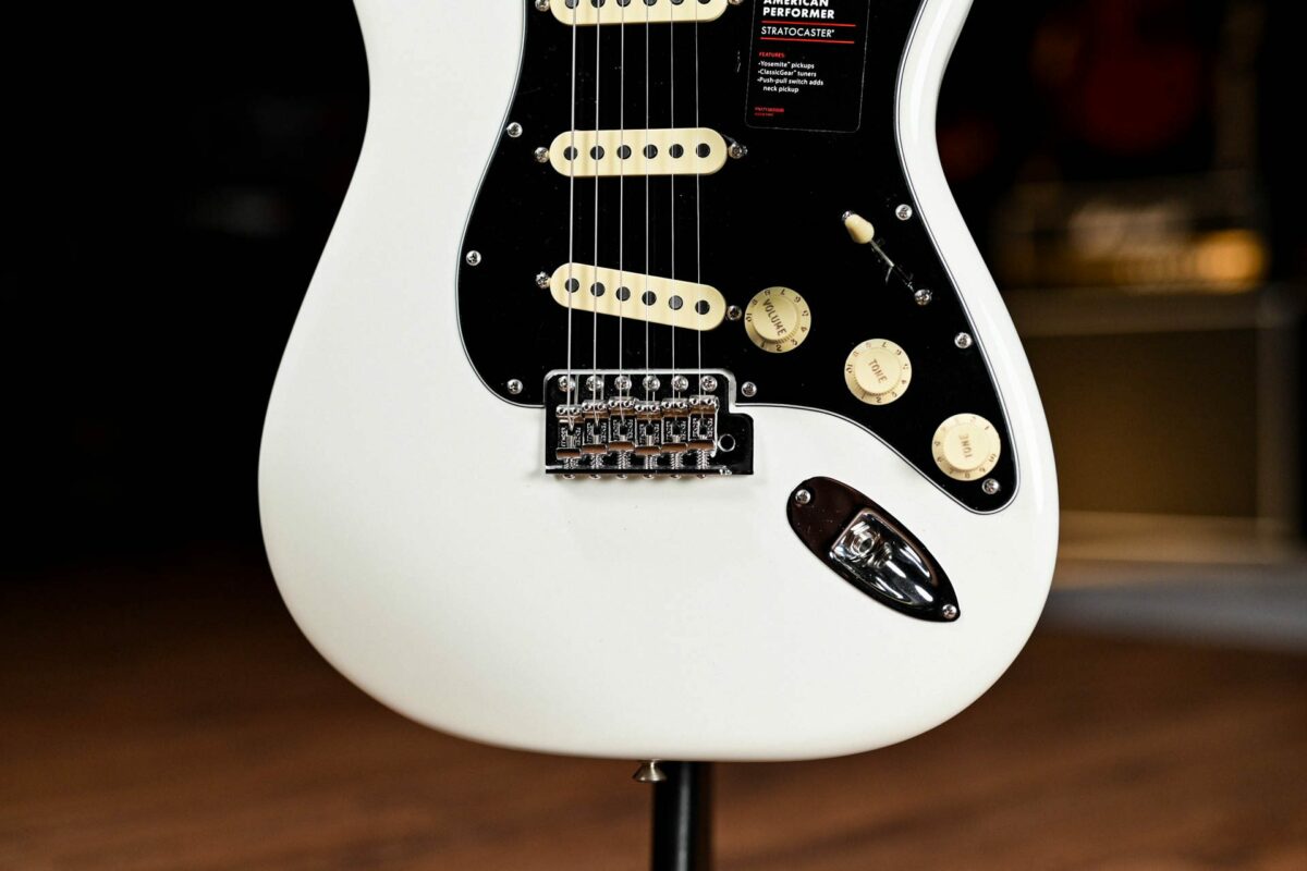 Fender American Performer Stratocaster Arctic White - Image 3