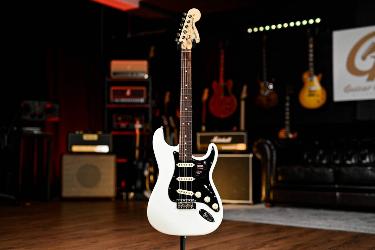 Fender American Performer Stratocaster Arctic White - Image 2