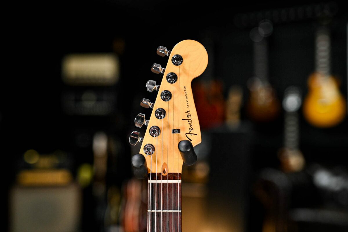 Fender American Ultra Stratocaster HSS Cobra Blue - Image 4