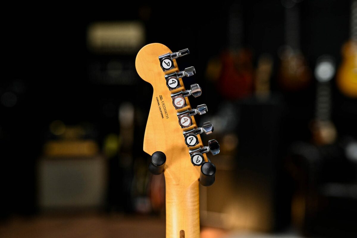 Fender American Ultra Stratocaster HSS Cobra Blue - Image 8