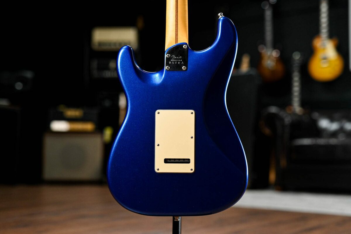 Fender American Ultra Stratocaster HSS Cobra Blue - Image 10