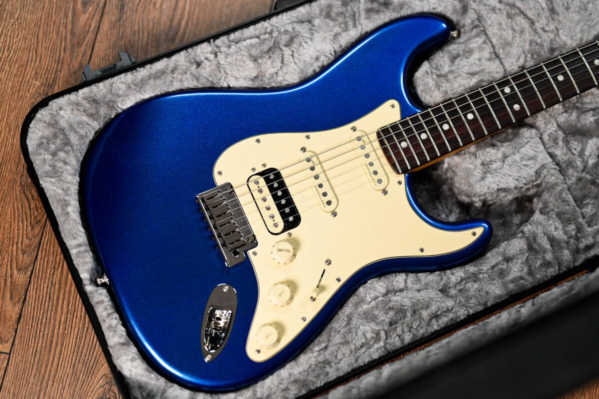 Fender American Ultra Stratocaster HSS Cobra Blue - Image 3