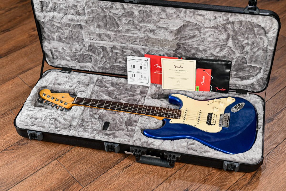 Fender American Ultra Stratocaster HSS Cobra Blue - Image 2