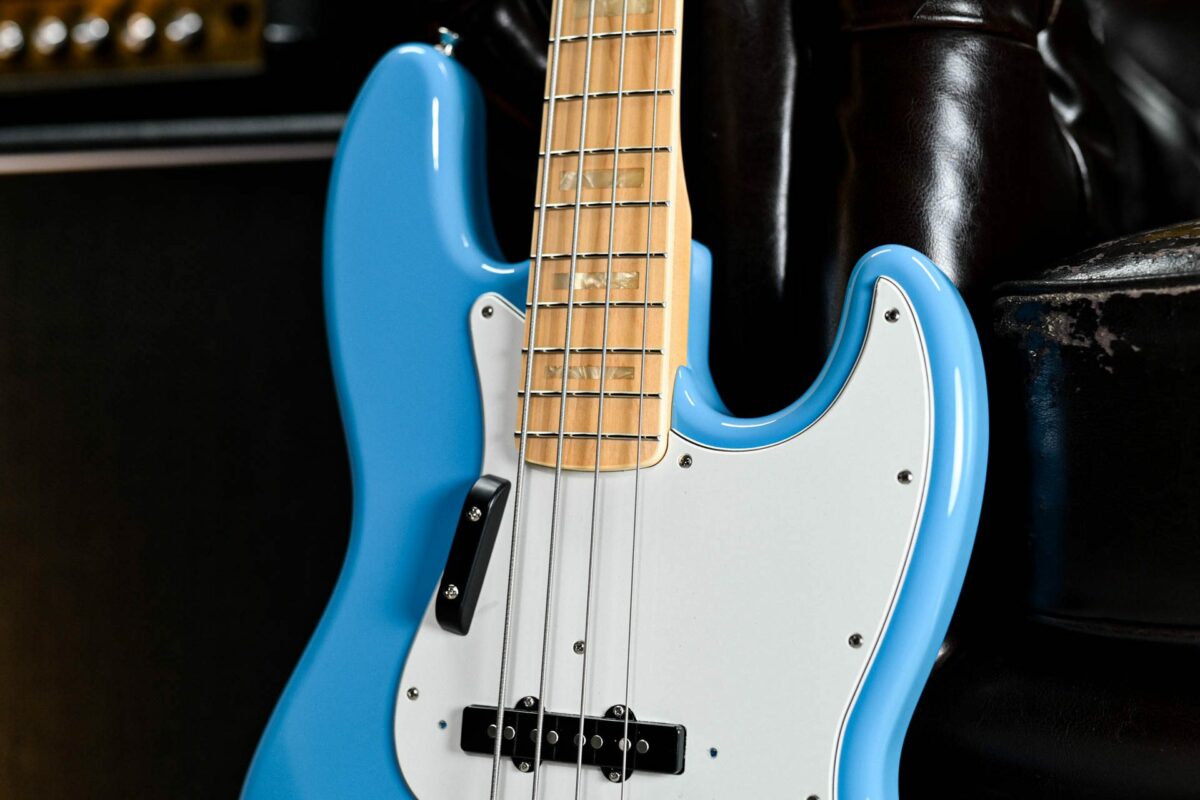 Fender MIJ Limited Edition International Colour Jazz Bass in Maui Blue - Image 4