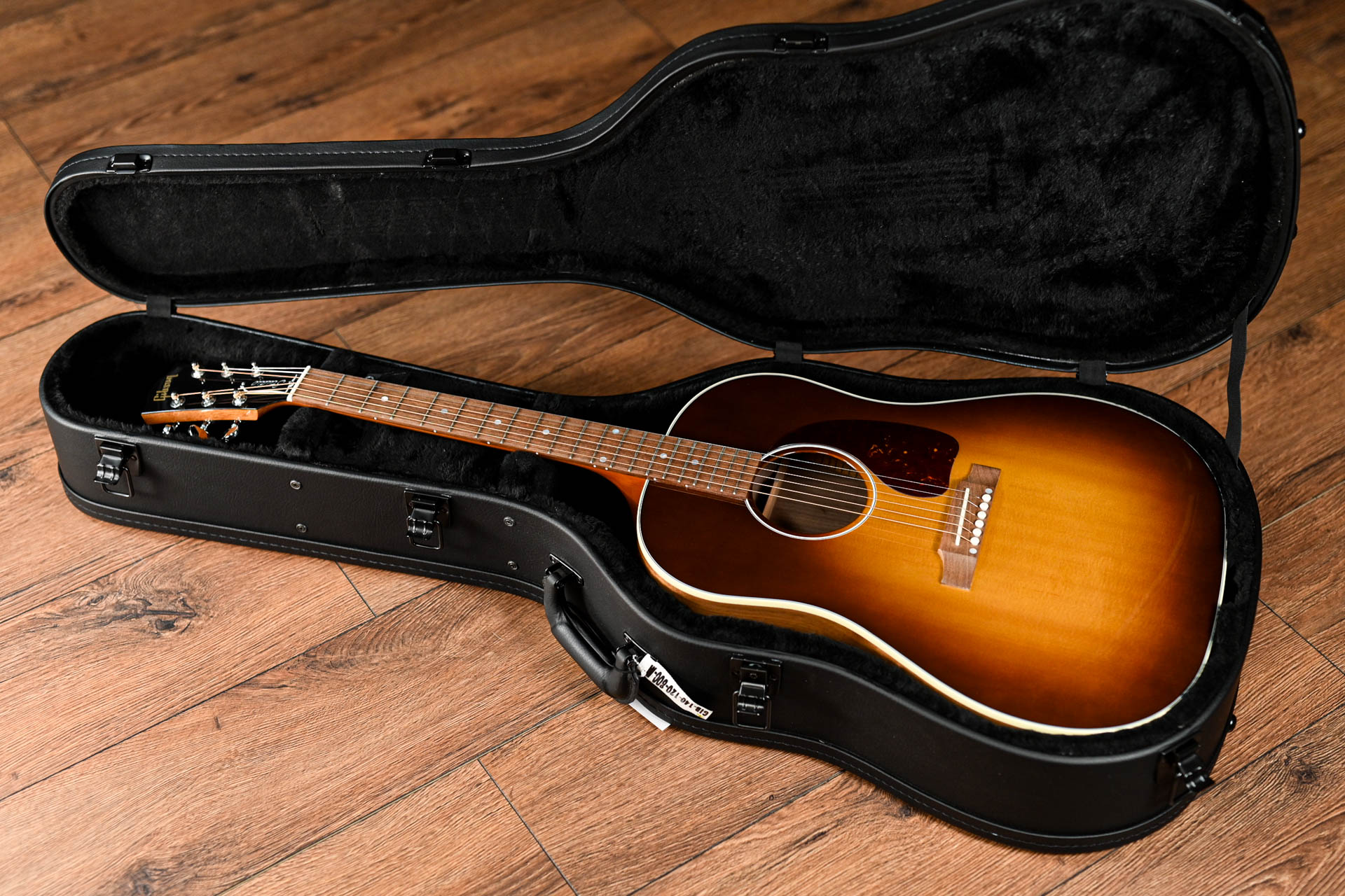 USA　Gear　Gibson　Guitar　J45　Burst　Walnut　Studio　Giveaway