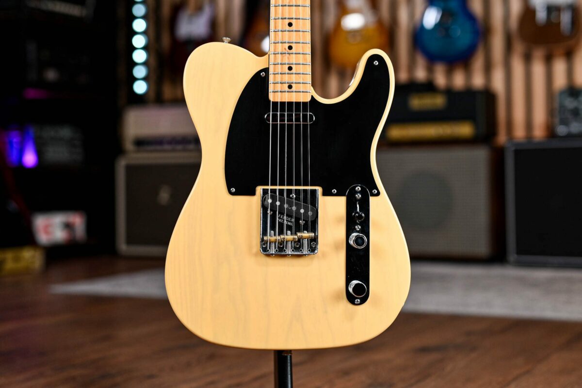 Fender Classic Player Baja Telecaster in Butterscotch Blonde