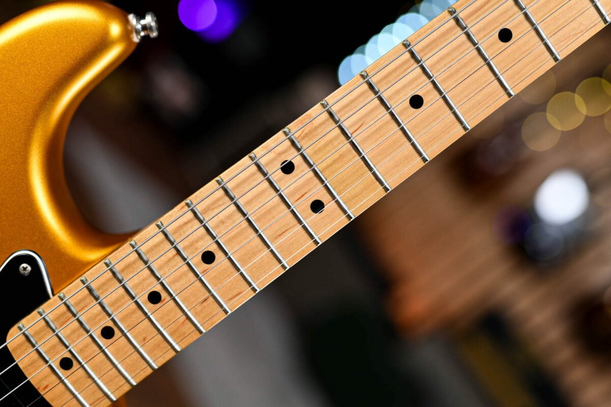 Fender FSR Standard Stratocaster Satin Blaze Gold - Image 5