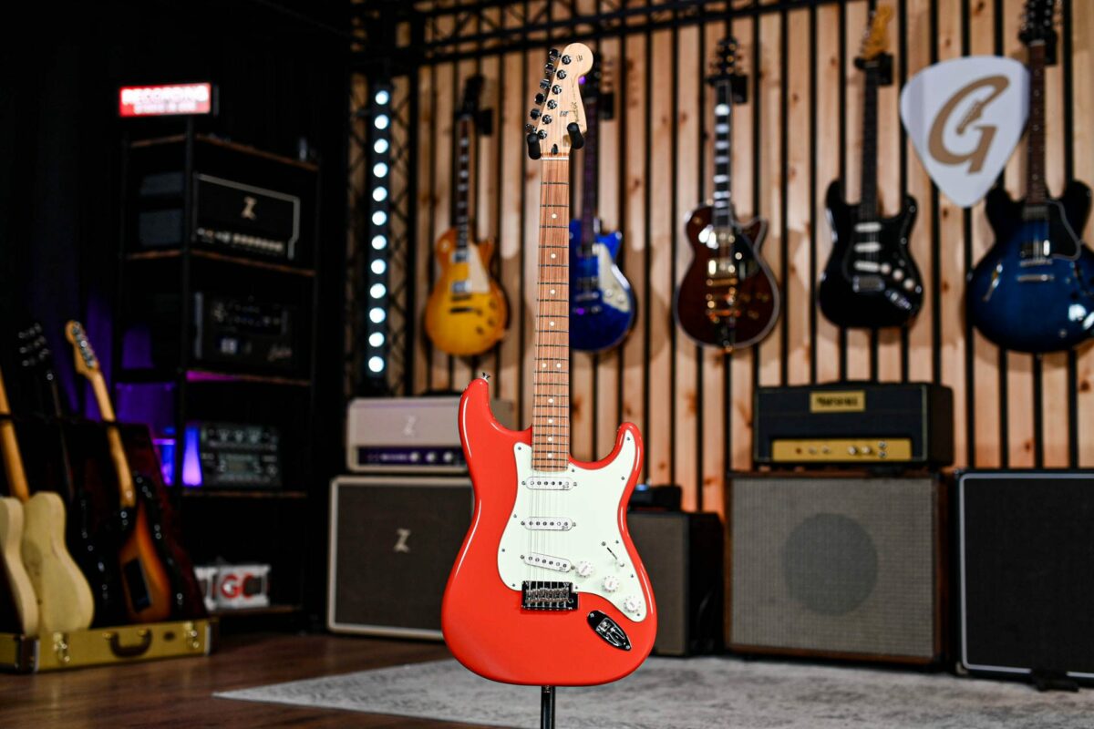 Fender Special Edition Player Stratocaster in Fiesta Red - Image 2