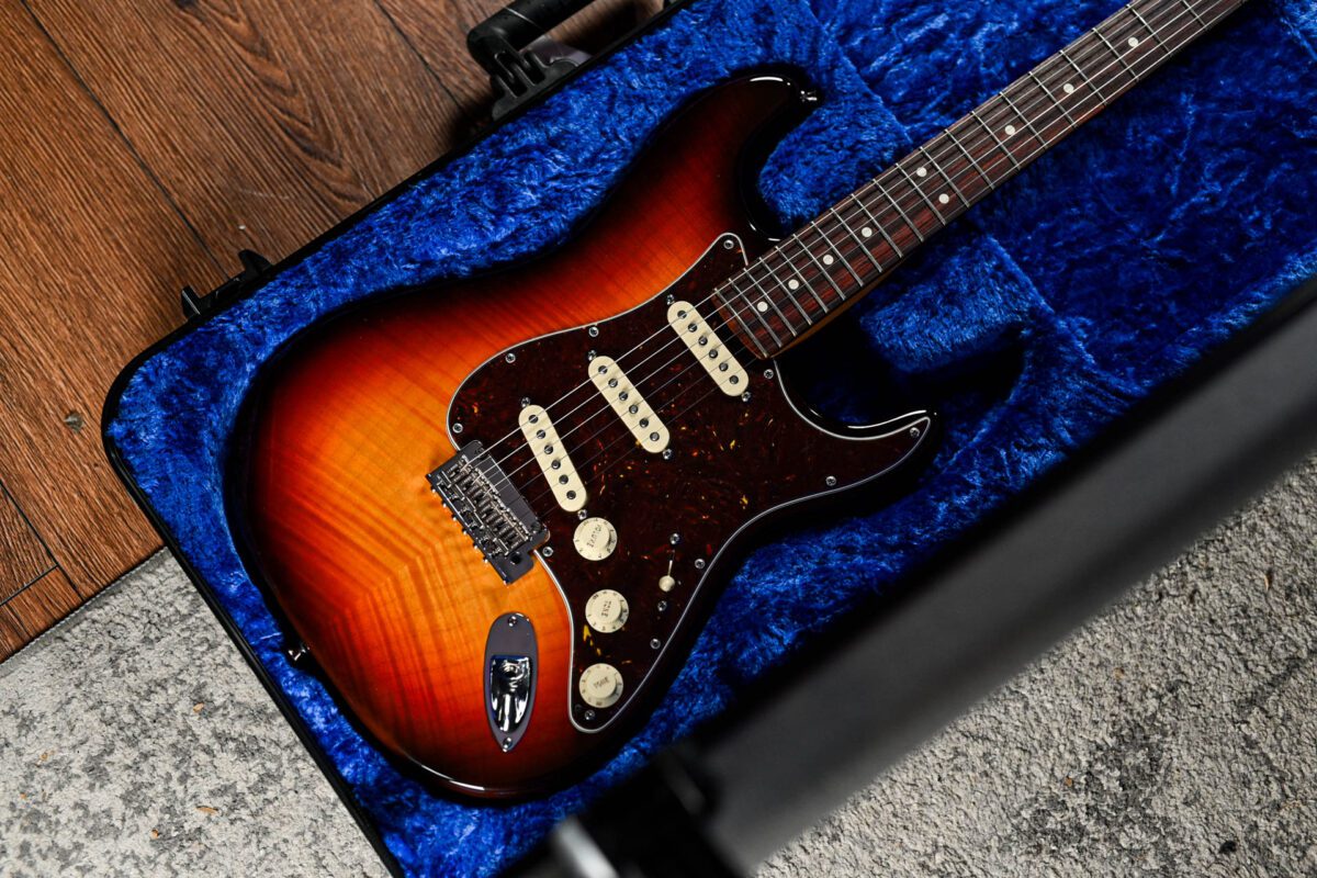 Fender 70th Anniversary American Pro II Stratocaster in Comet Burst - Image 3