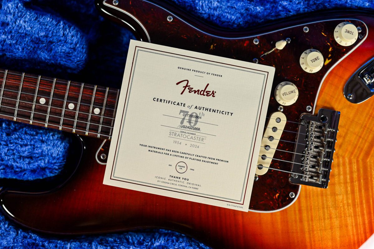 Fender 70th Anniversary American Pro II Stratocaster in Comet Burst - Image 4