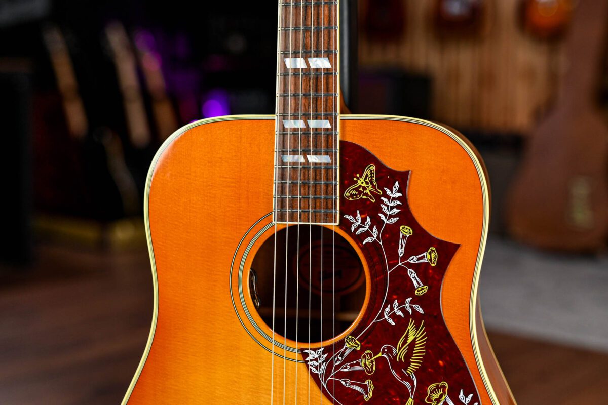 Gibson USA Hummingbird in Heritage Cherry Sunburst - Image 5