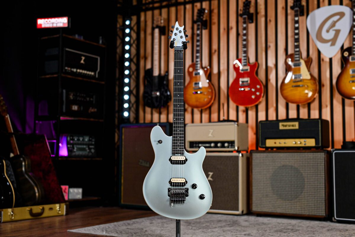 EVH Wolfgang Special in Ice Blue Metallic - Image 2