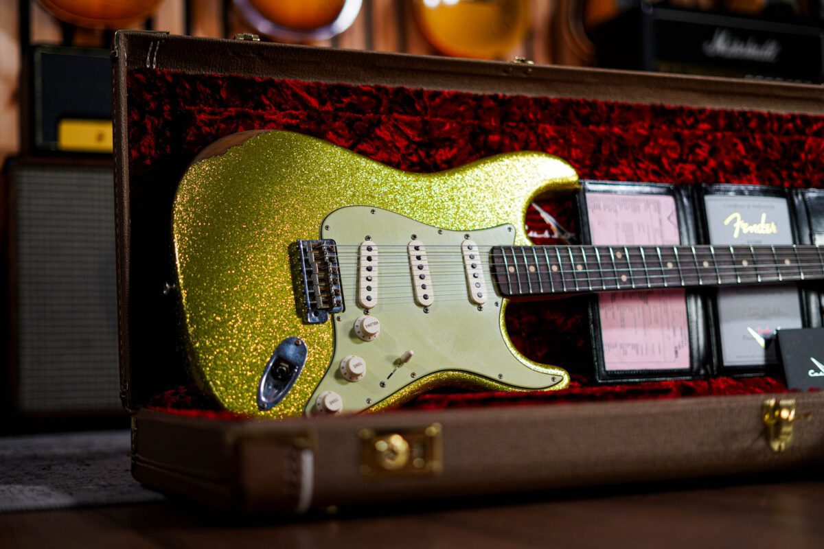 Fender Custom Shop 60's Stratocaster Relic in Chartreuse Sparkle - Image 4