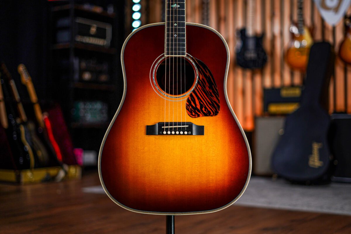 Gibson J-45 Custom in Vintage Sunburst