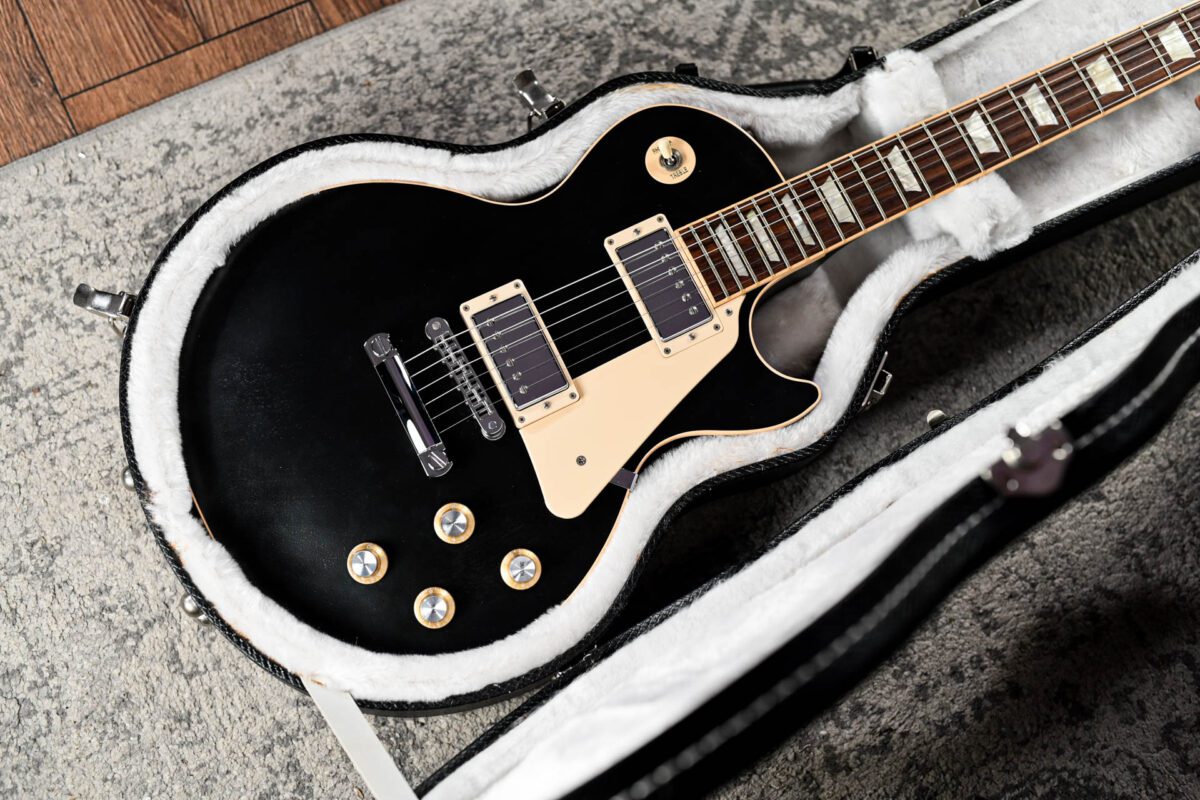 Gibson Les Paul Traditional Mahogany Top in Satin Ebony - Image 3