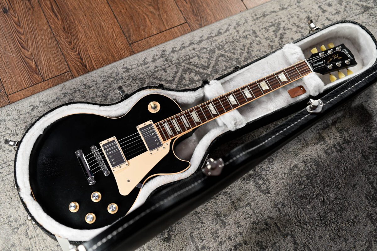 Gibson Les Paul Traditional Mahogany Top in Satin Ebony - Image 2