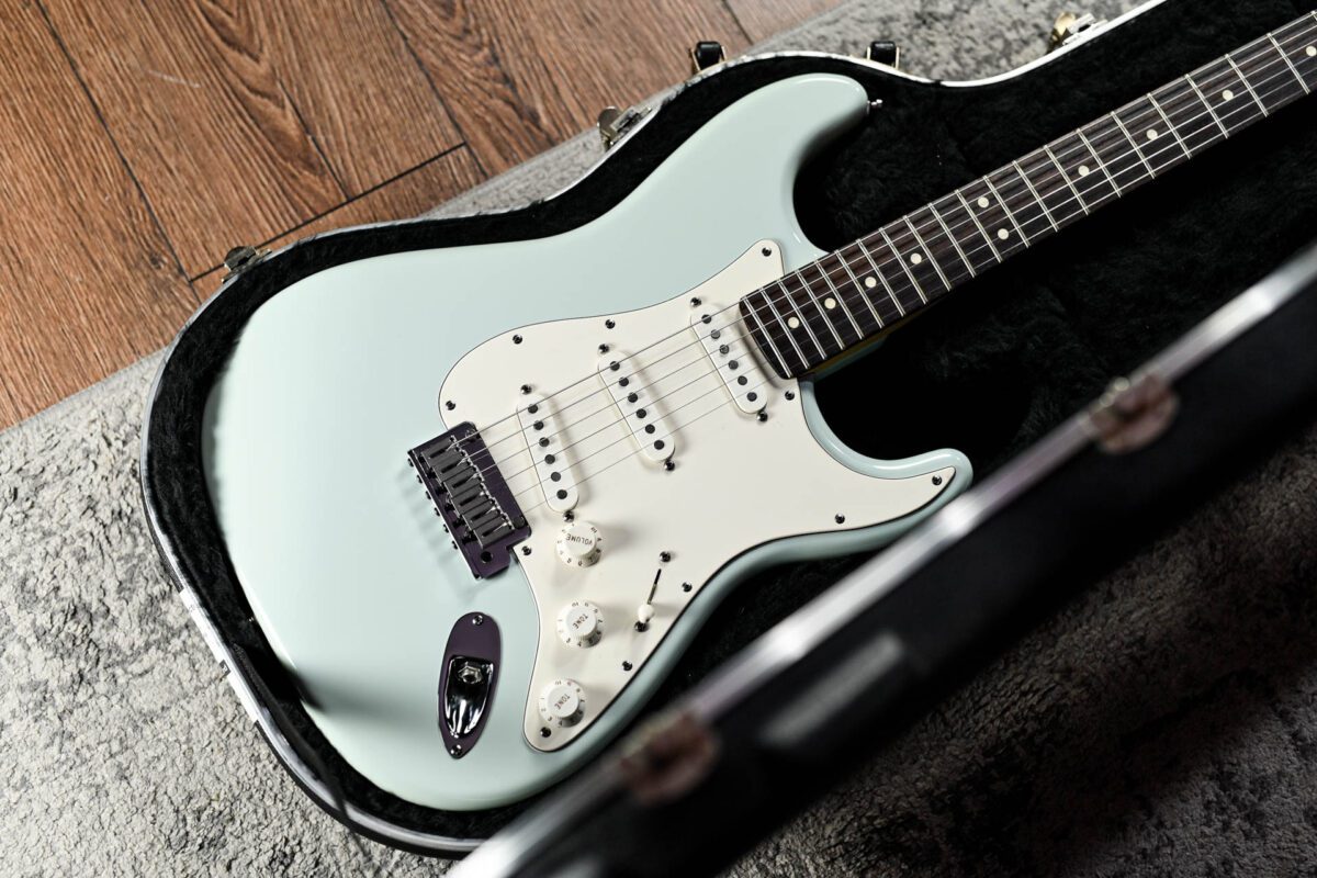 Fender American Series Stratocaster in Sky Blue - Image 2