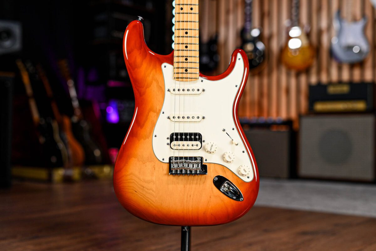 Fender American Standard Stratocaster HSS Shawbucker in Sienna Sunburst