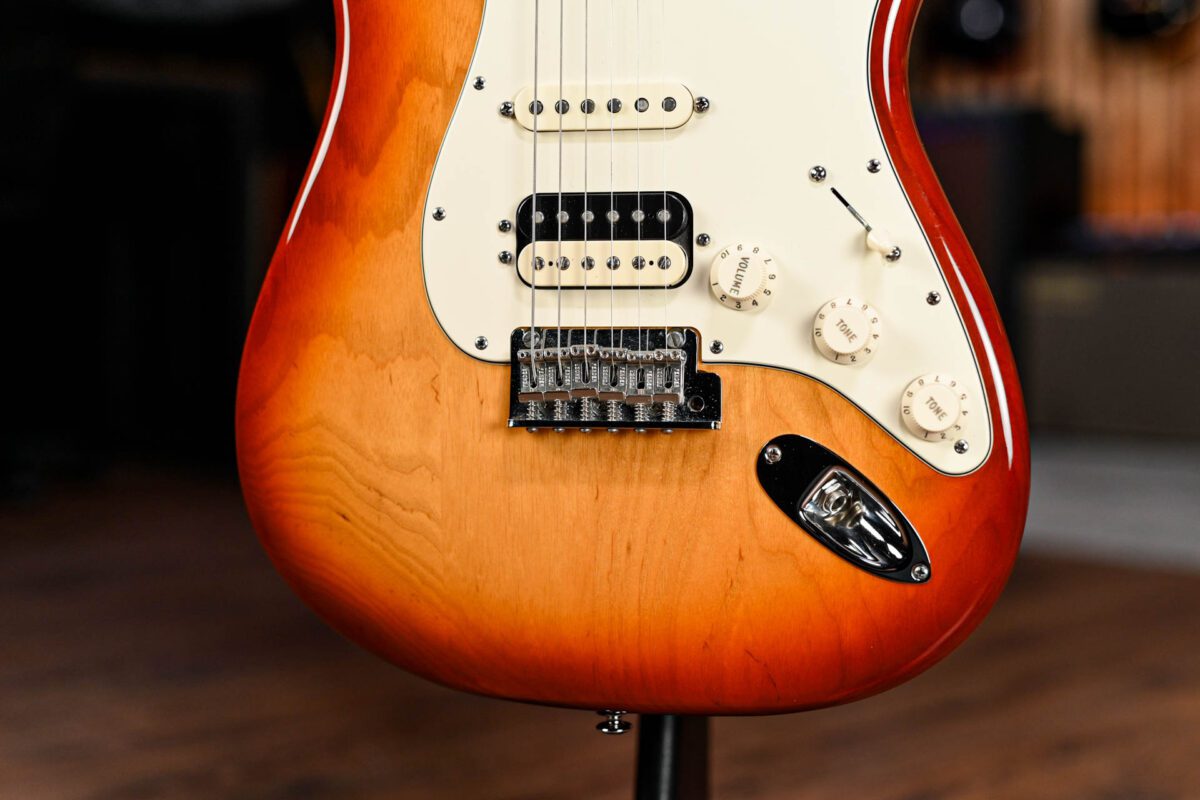 Fender American Standard Stratocaster HSS Shawbucker in Sienna Sunburst - Image 4