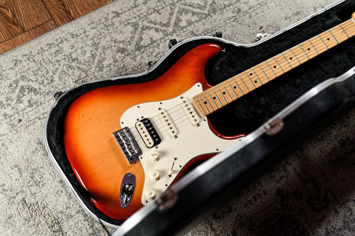 Fender American Standard Stratocaster HSS Shawbucker in Sienna Sunburst - Image 3