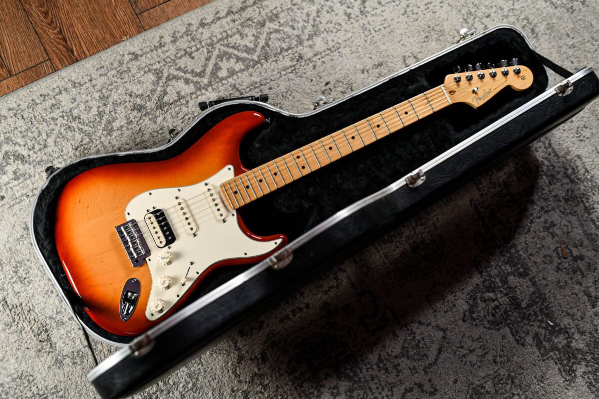 Fender American Standard Stratocaster HSS Shawbucker in Sienna Sunburst - Image 2