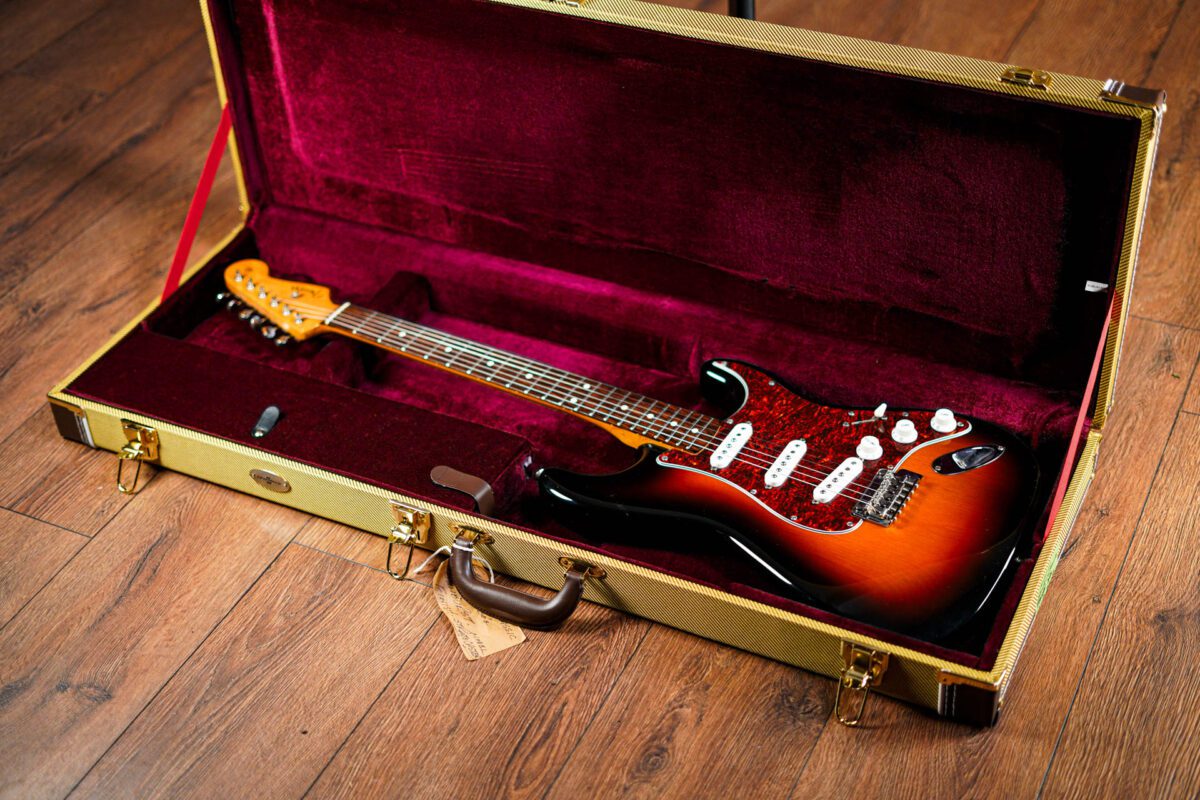 Fender Classic Player '60s Stratocaster in sunburst - Image 9