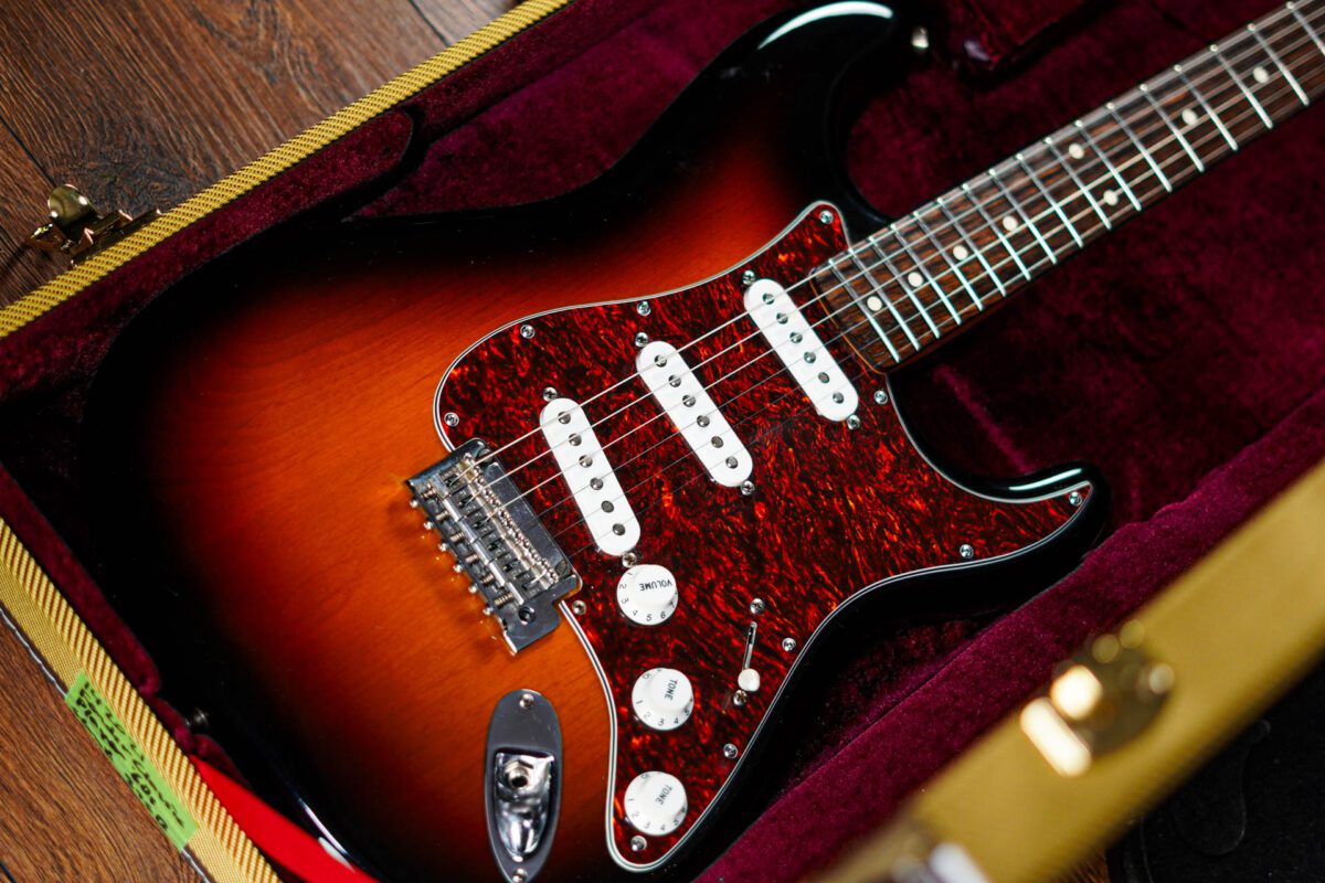 Fender Classic Player '60s Stratocaster in sunburst - Image 2